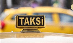 Taksiler: Şehir Yaşamının Vazgeçilmez Ulaşım Aracı